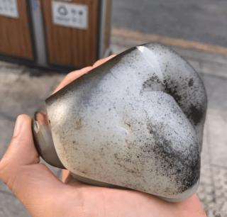 知道和田玉洒金皮!还有"洒黑皮"你见过吗?