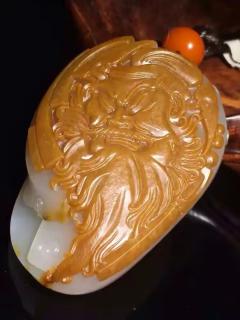 "千年红皮,万年黑皮",和田玉籽料黑皮很值钱?