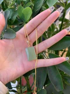 乌鲁木齐女子佩戴和田玉吊坠后气质大变