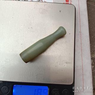 老和田玉烟嘴,有残,介意者勿拍.重19克