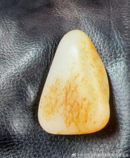 新疆和田玉籽料原石 42克 金黄皮肉细挂件籽 脂粉好的没得说
